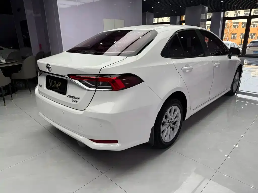 Toyota Corolla — фото 4