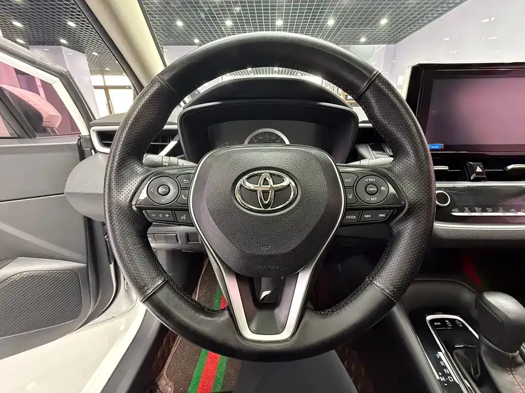 Toyota Corolla — фото 9
