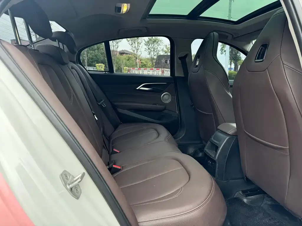 BMW 1 Series 2022 из CN, фото 6