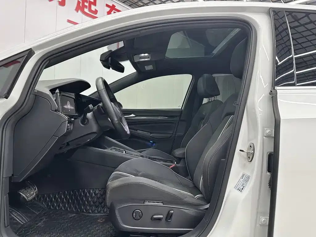 Volkswagen Golf 2022 из CN, фото 4