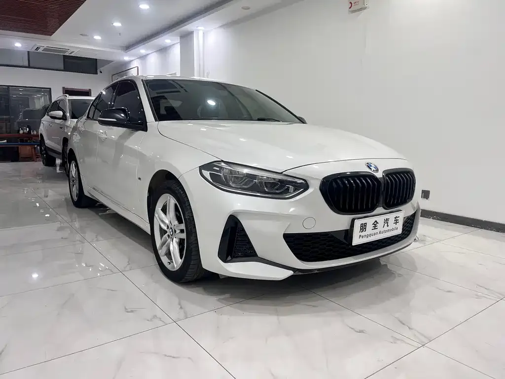 BMW 1 Series 2021 из CN, фото 3