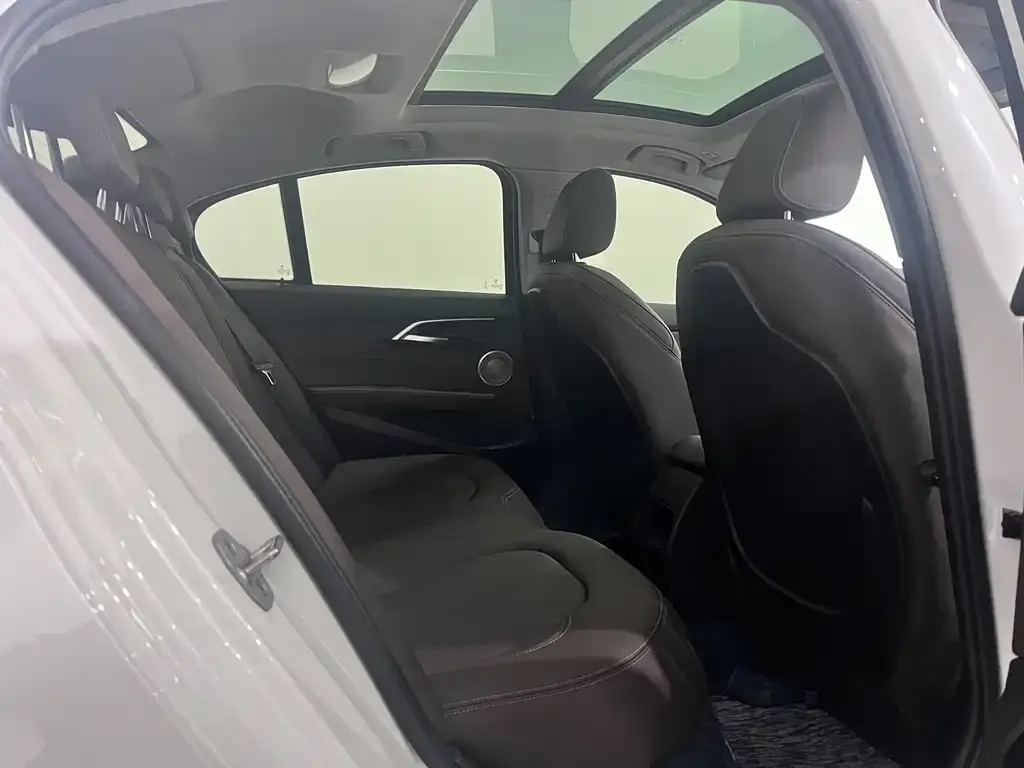 BMW 1 Series 2021 из CN, фото 9