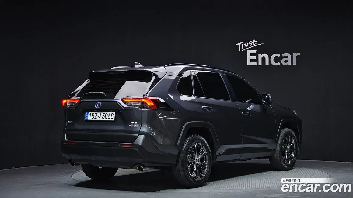 Toyota RAV4 2023 из KR, фото 2