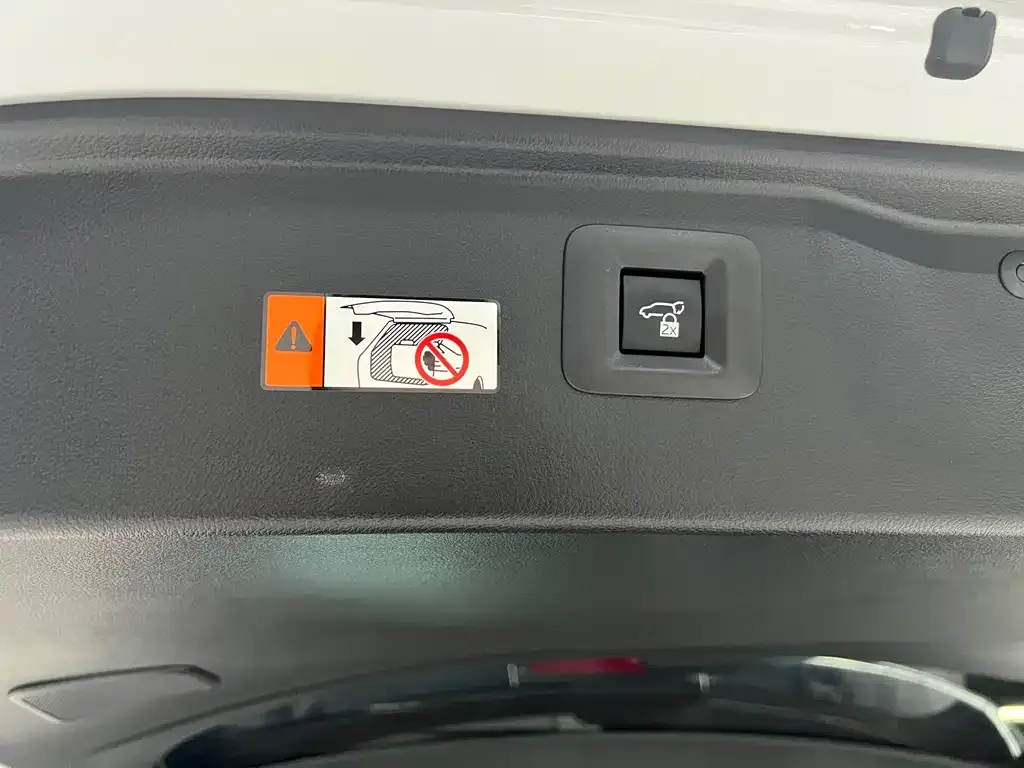 Toyota Vellfire 2023 из CN, фото 10