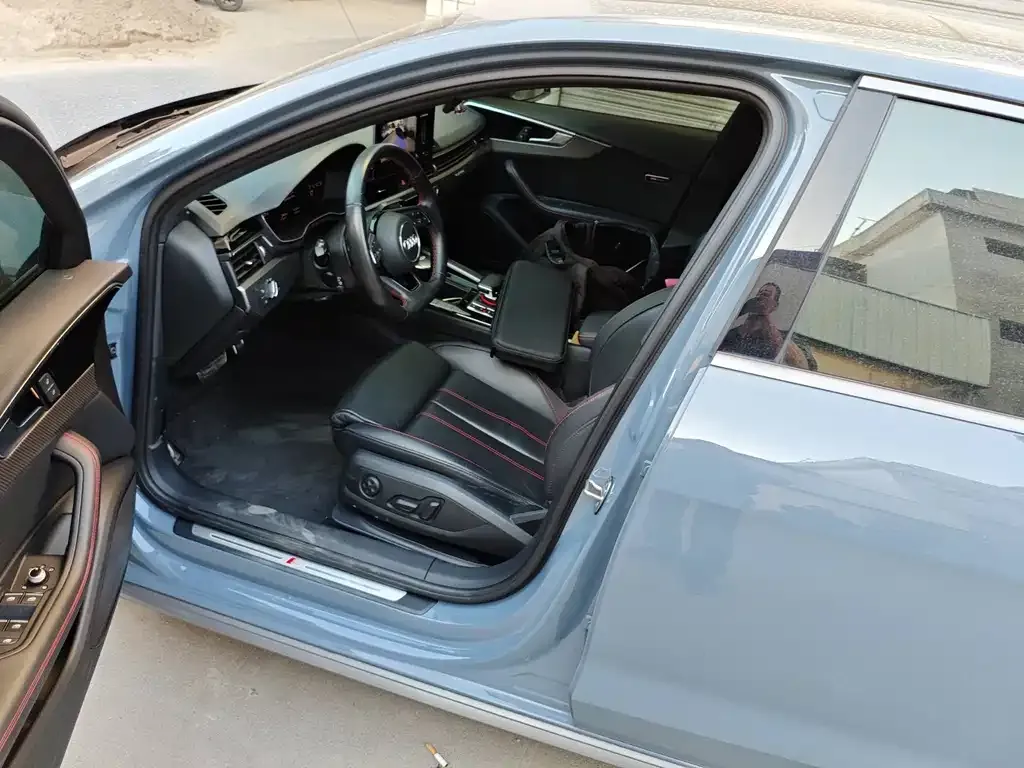 Audi A4L 2022 из CN, фото 5