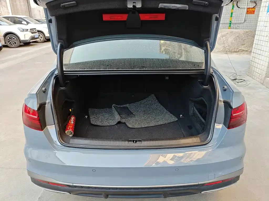 Audi A4L 2022 из CN, фото 9
