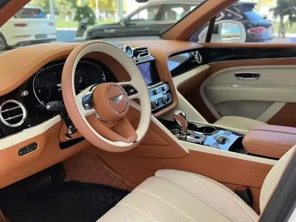Bentley Bentayga 2025 из CN, фото 3