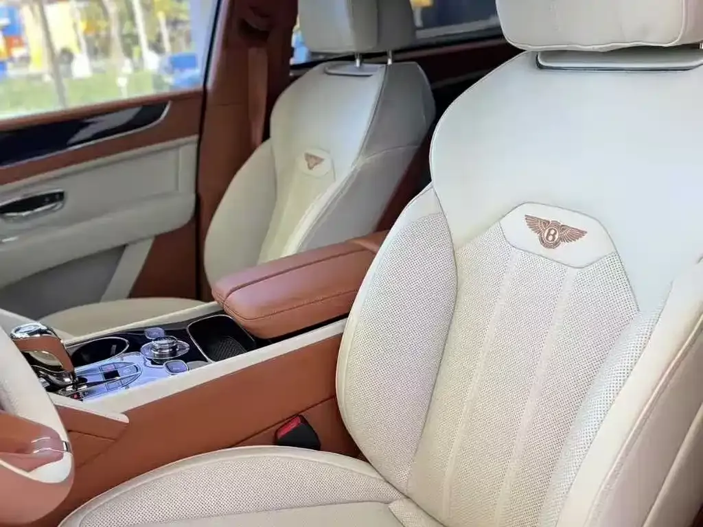 Bentley Bentayga 2025 из CN, фото 4