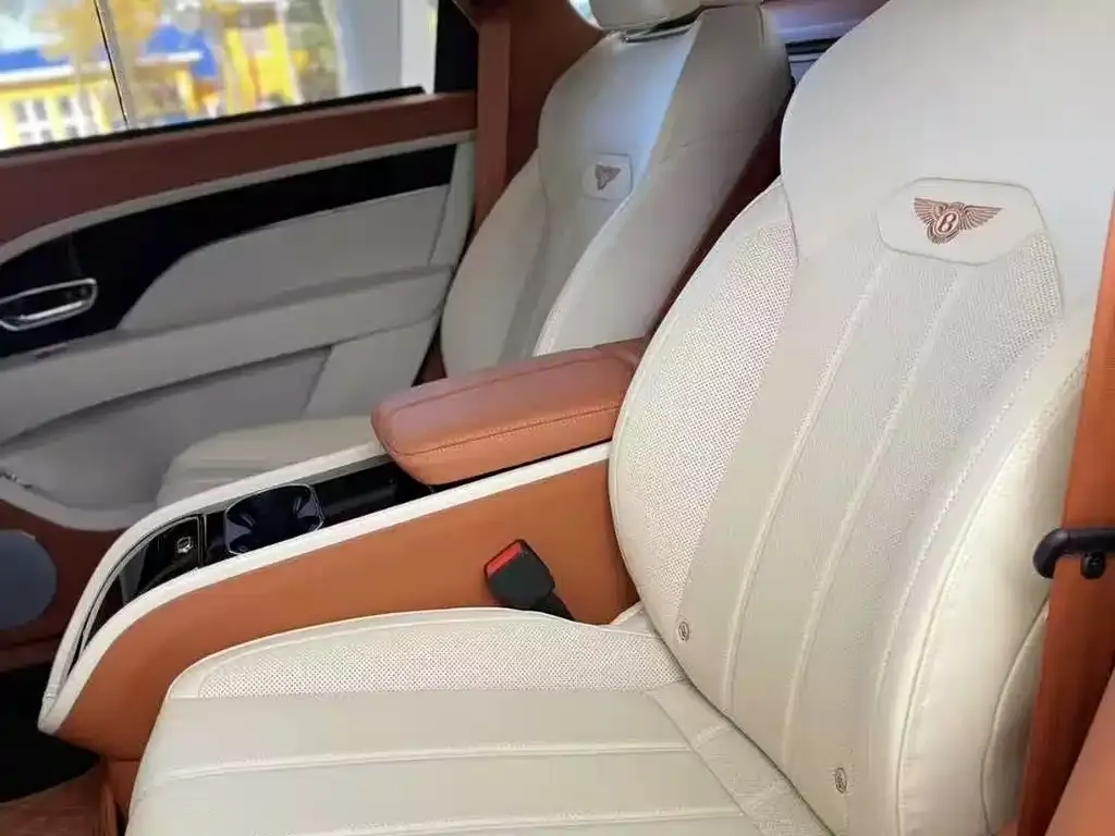 Bentley Bentayga 2025 из CN, фото 6