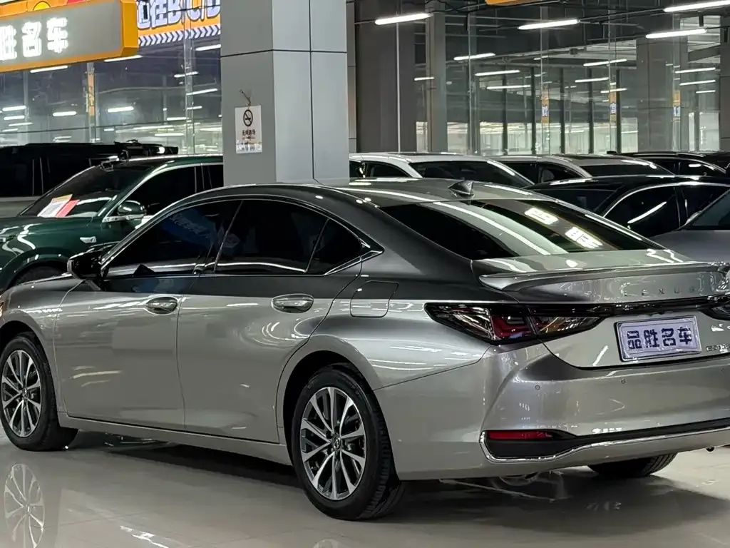 Lexus ES 2025 из CN, фото 3