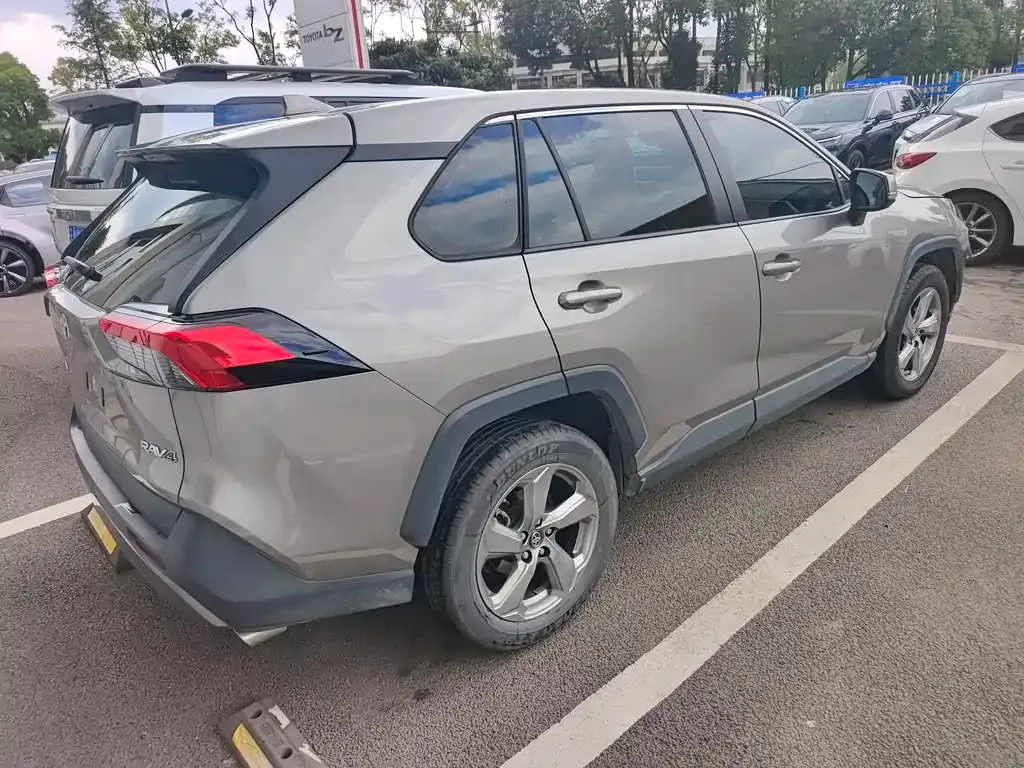 Toyota RAV4 2022 из CN, фото 6