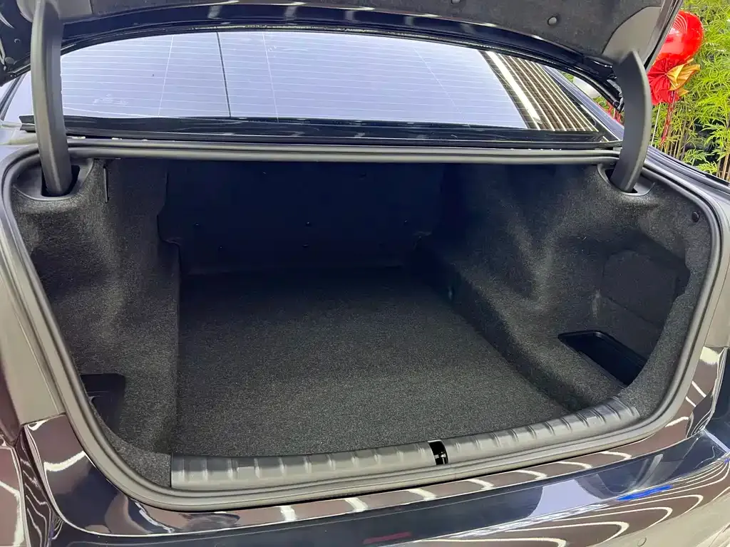 BMW 5 Series 2022 из CN, фото 9