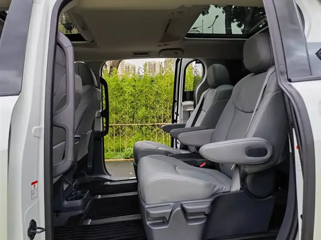 Toyota Granvia 2024 из CN, фото 10
