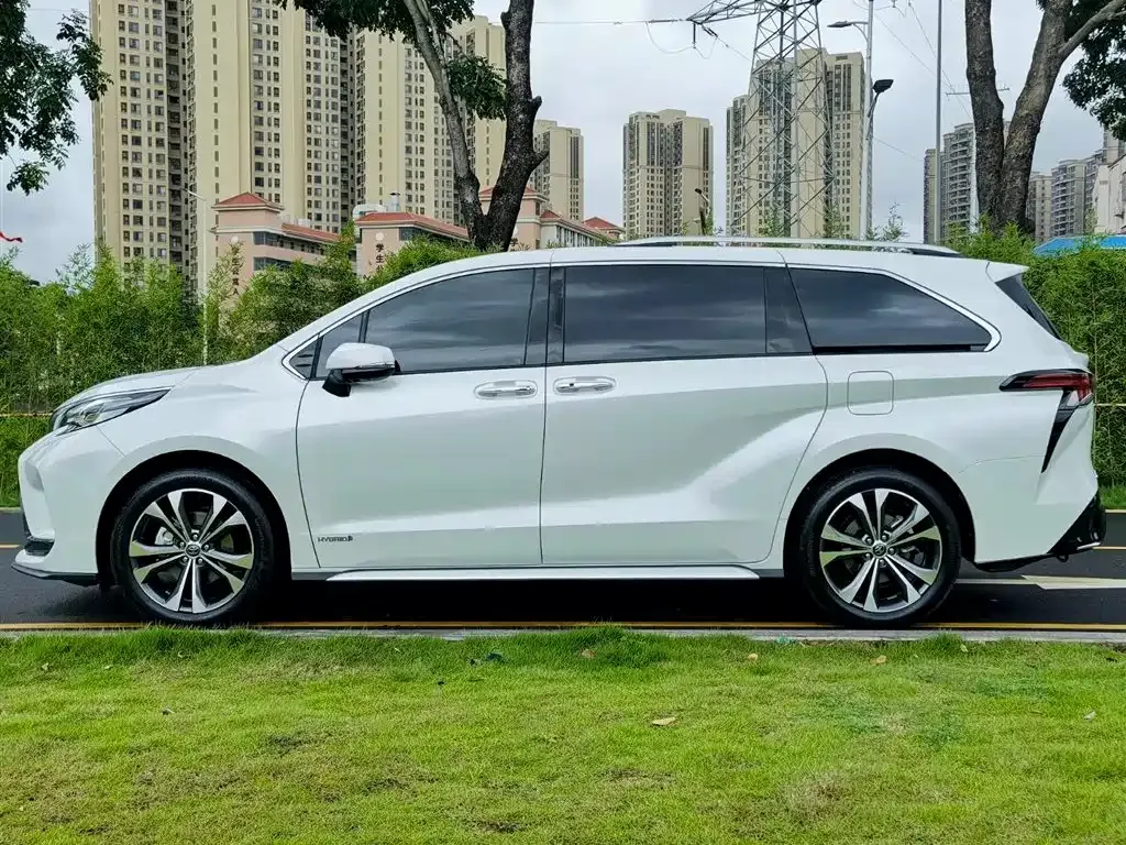 Toyota Granvia 2024 из CN, фото 4