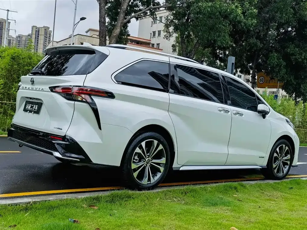 Toyota Granvia 2024 из CN, фото 7