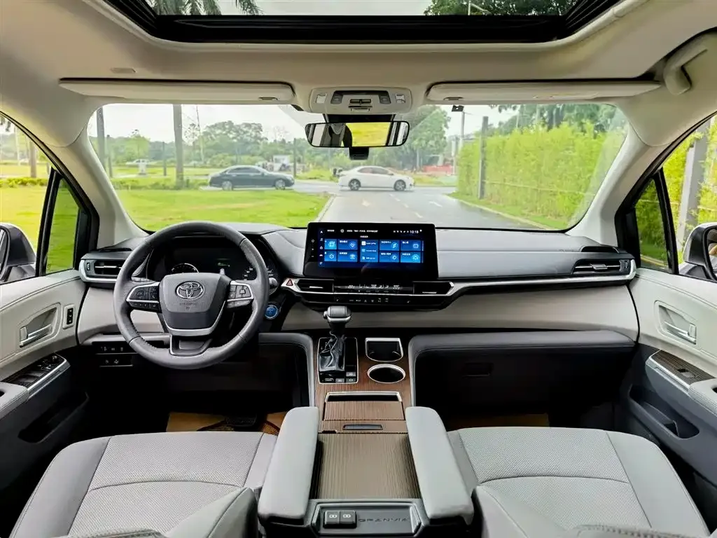 Toyota Granvia 2024 из CN, фото 8