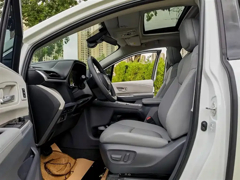 Toyota Granvia 2024 из CN, фото 9