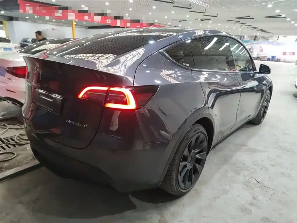 Tesla Model Y — фото 7