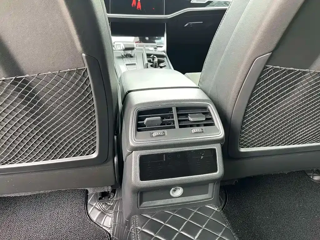 Audi A6L 2021 из CN, фото 7