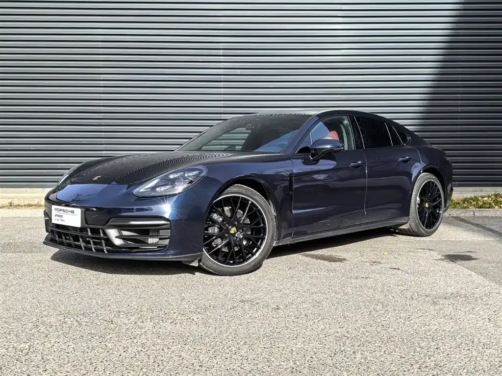 Porsche Panamera — фото 1