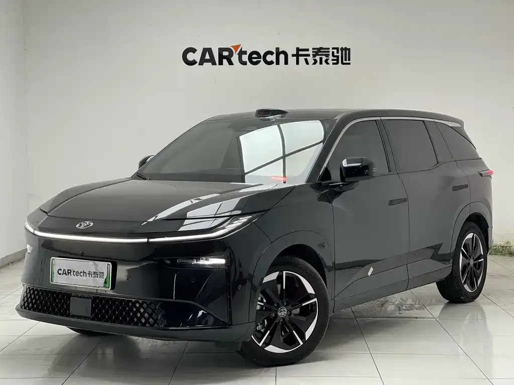 Toyota Platinum 3X 2025 из CN, фото 1