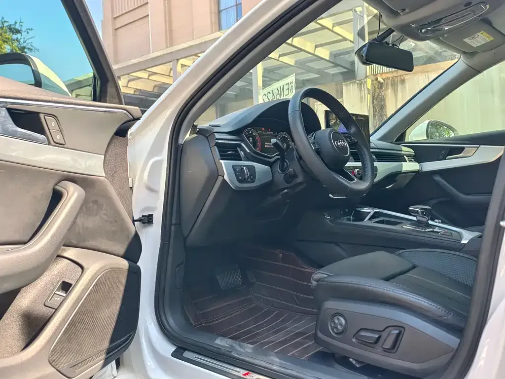 Audi A4L 2021 из CN, фото 5
