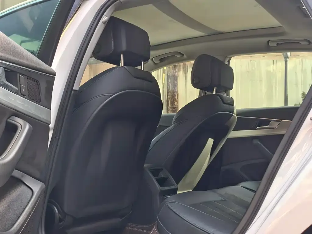 Audi A4L 2021 из CN, фото 6