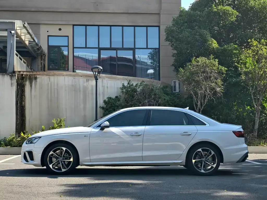 Audi A4L 2021 из CN, фото 7