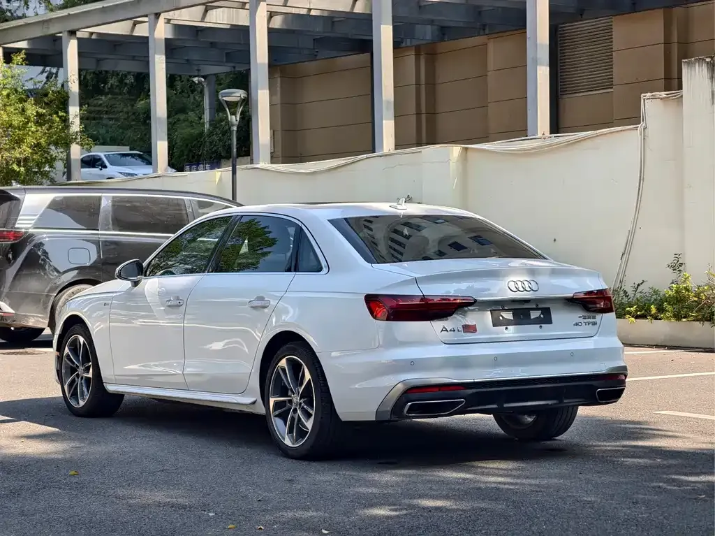 Audi A4L 2021 из CN, фото 8