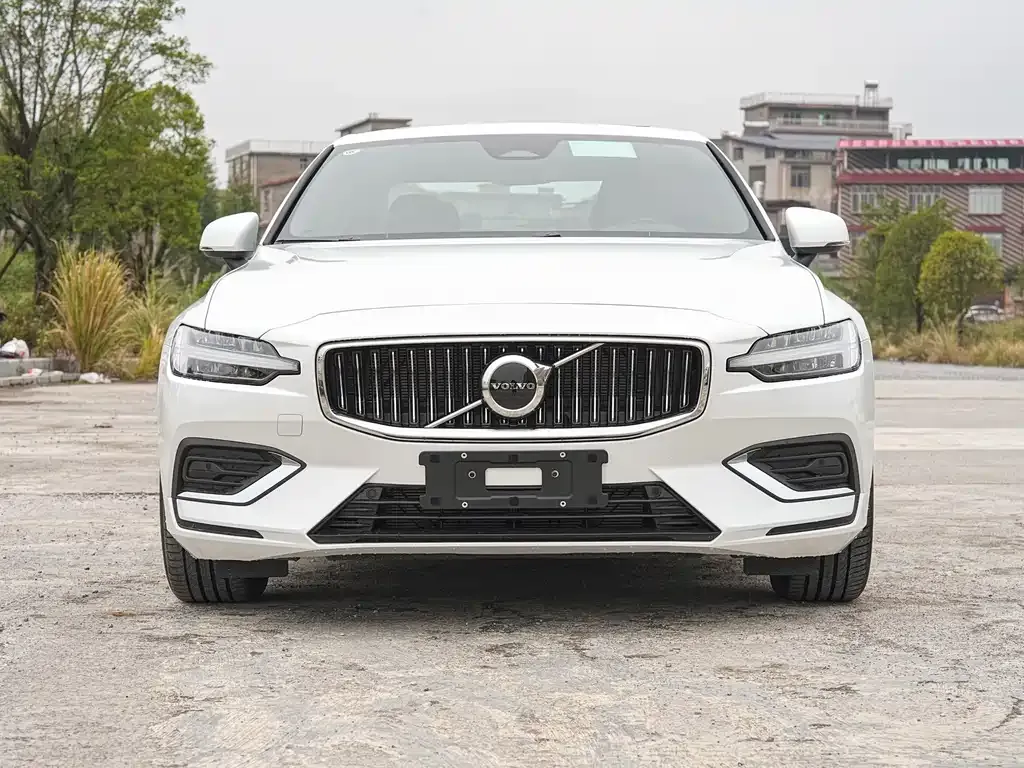 Volvo S60 2025 из CN, фото 2