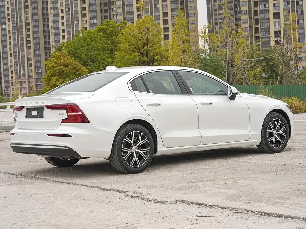 Volvo S60 2025 из CN, фото 4