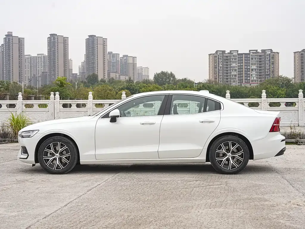 Volvo S60 2025 из CN, фото 5