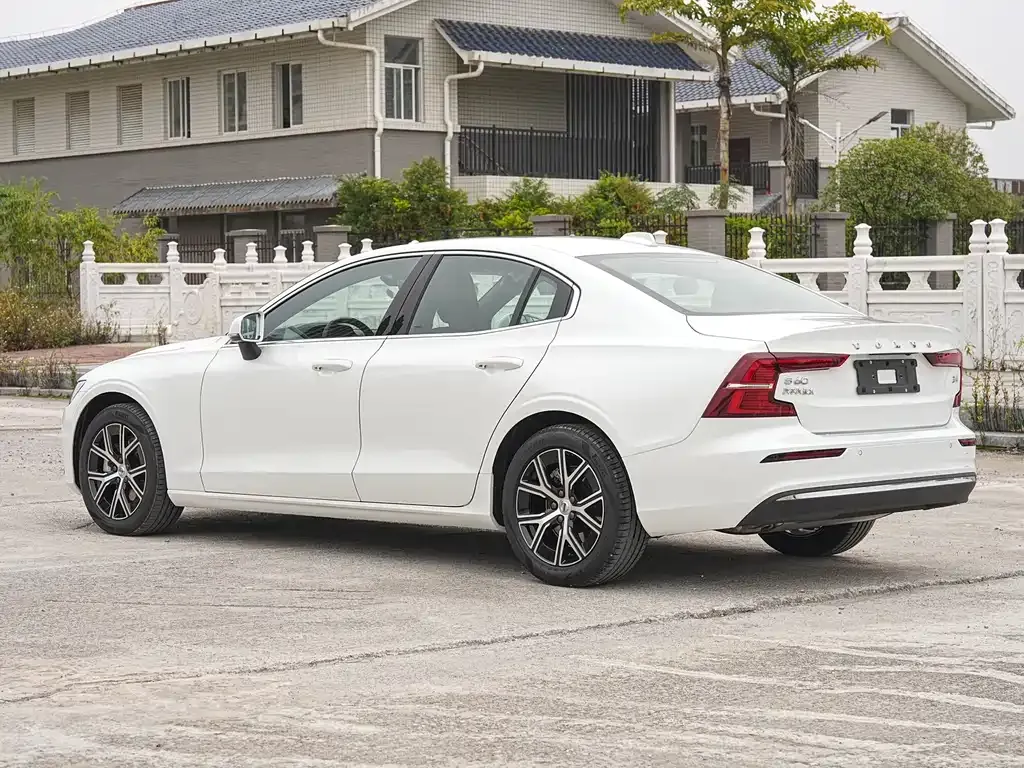 Volvo S60 2025 из CN, фото 6