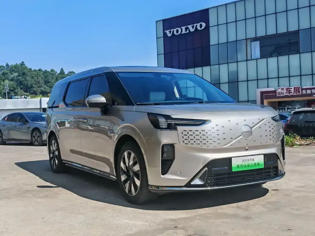 Volvo EM90 2024 из CN, фото 3