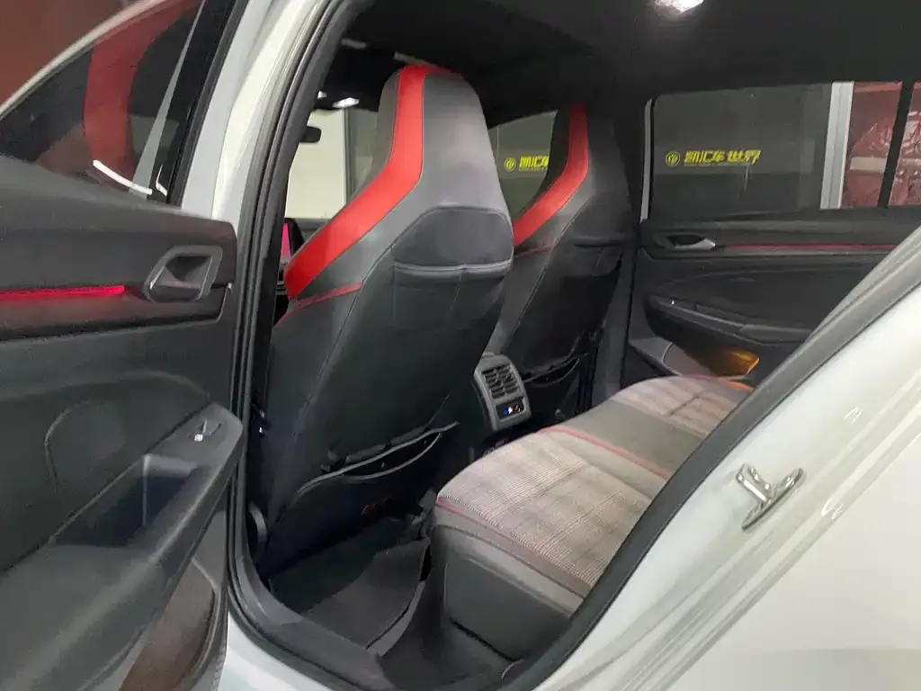 Volkswagen Golf GTI 2023 из CN, фото 7