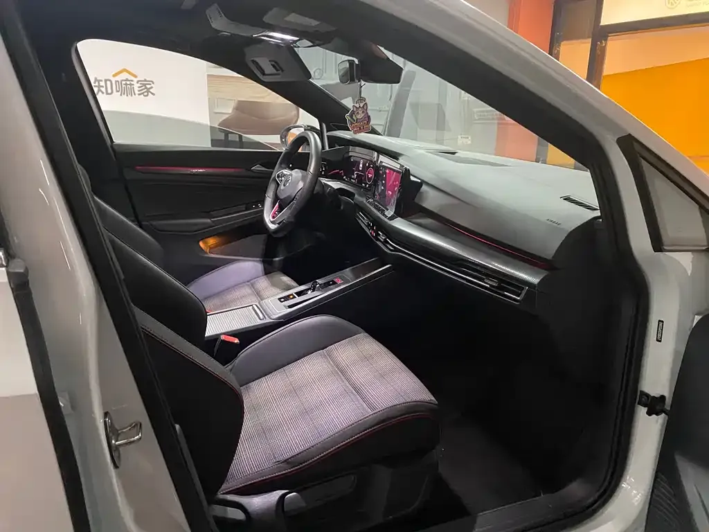 Volkswagen Golf GTI 2023 из CN, фото 8