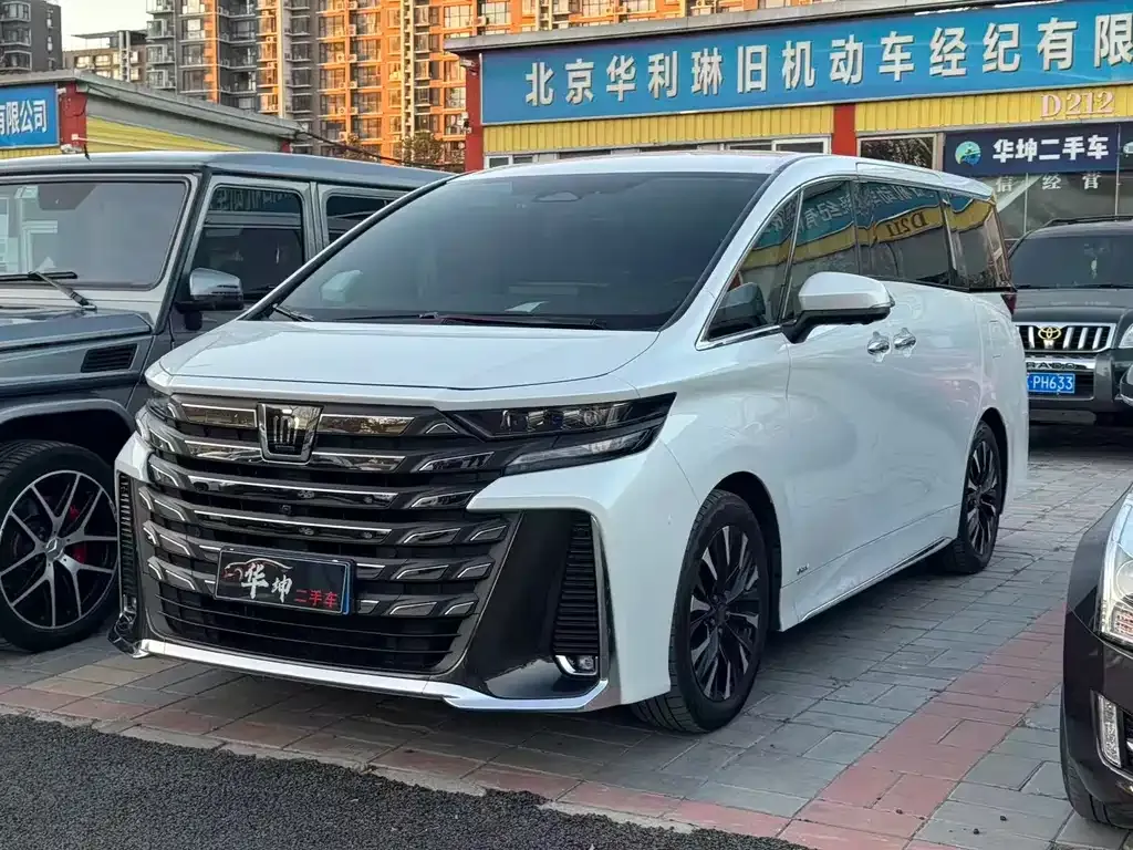 Toyota Vellfire 2023 из CN, фото 1