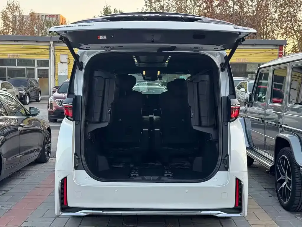 Toyota Vellfire 2023 из CN, фото 8