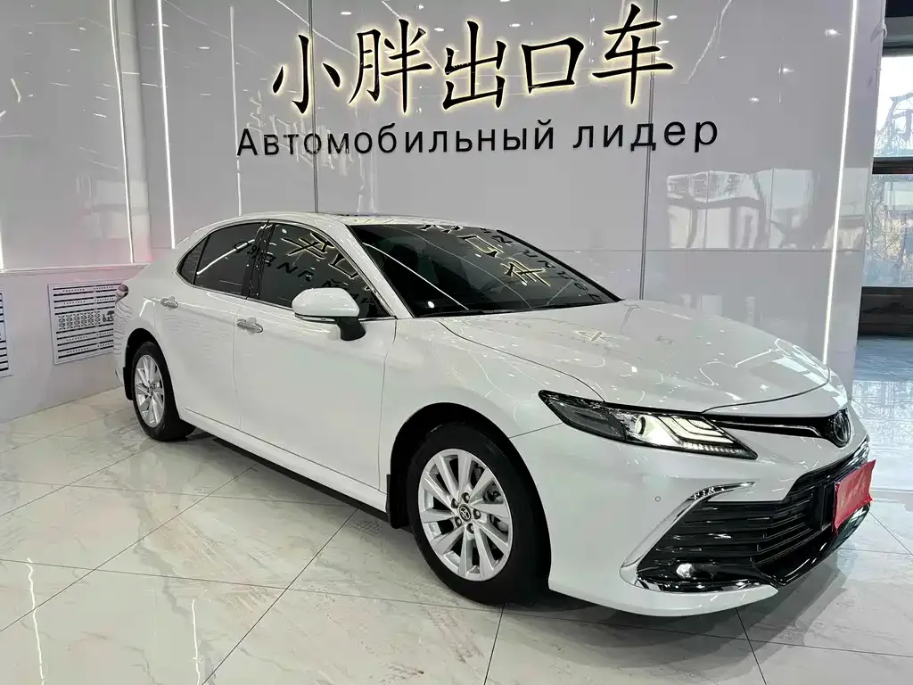 Toyota Camry — фото 2