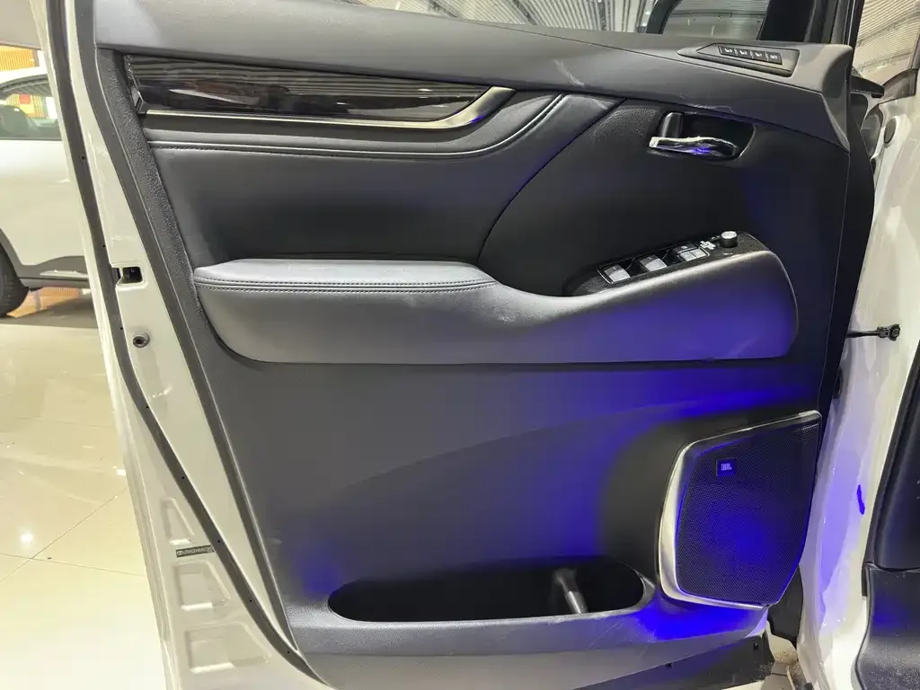 Toyota Vellfire 2023 из CN, фото 8