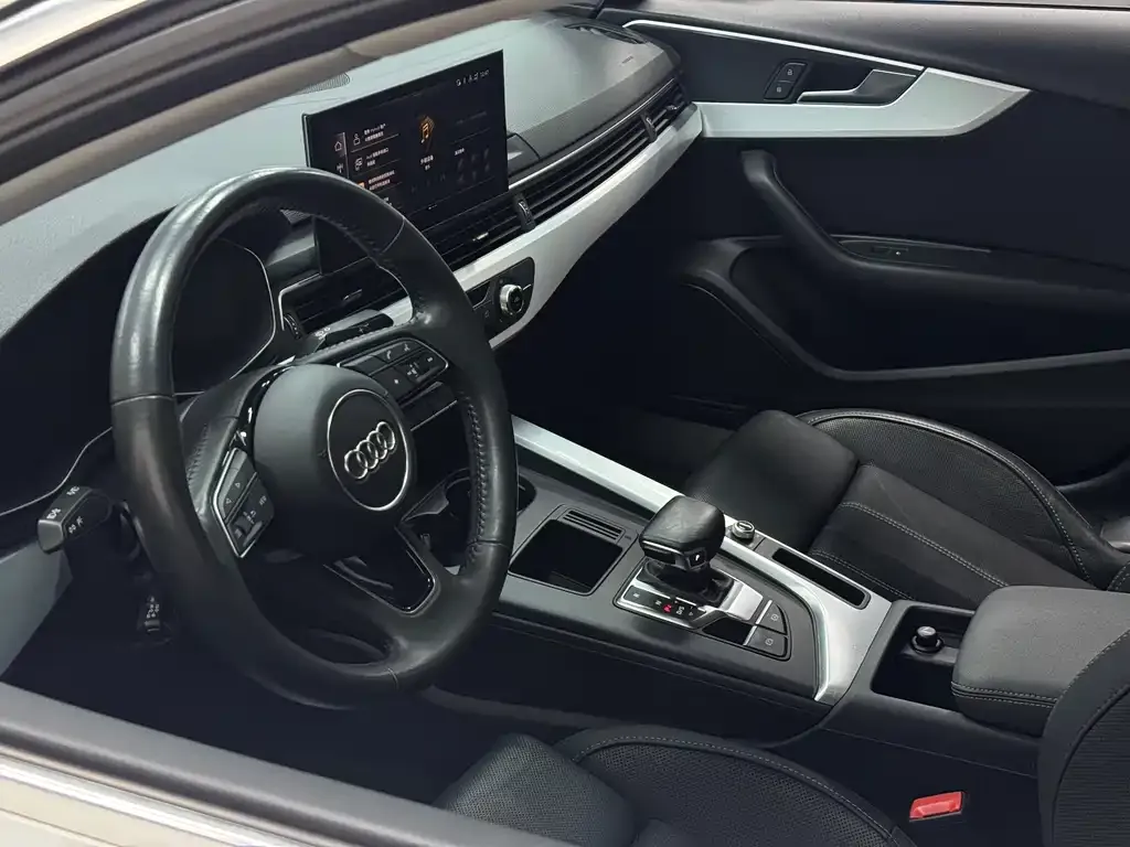 Audi A4L 2021 из CN, фото 2