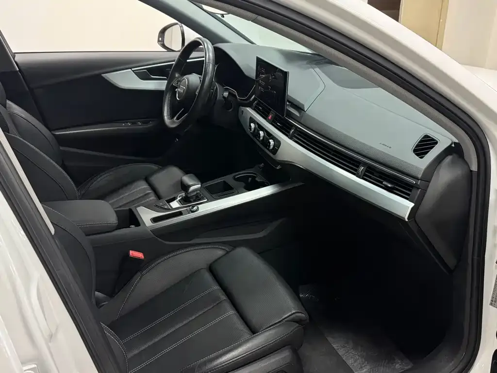 Audi A4L 2021 из CN, фото 3