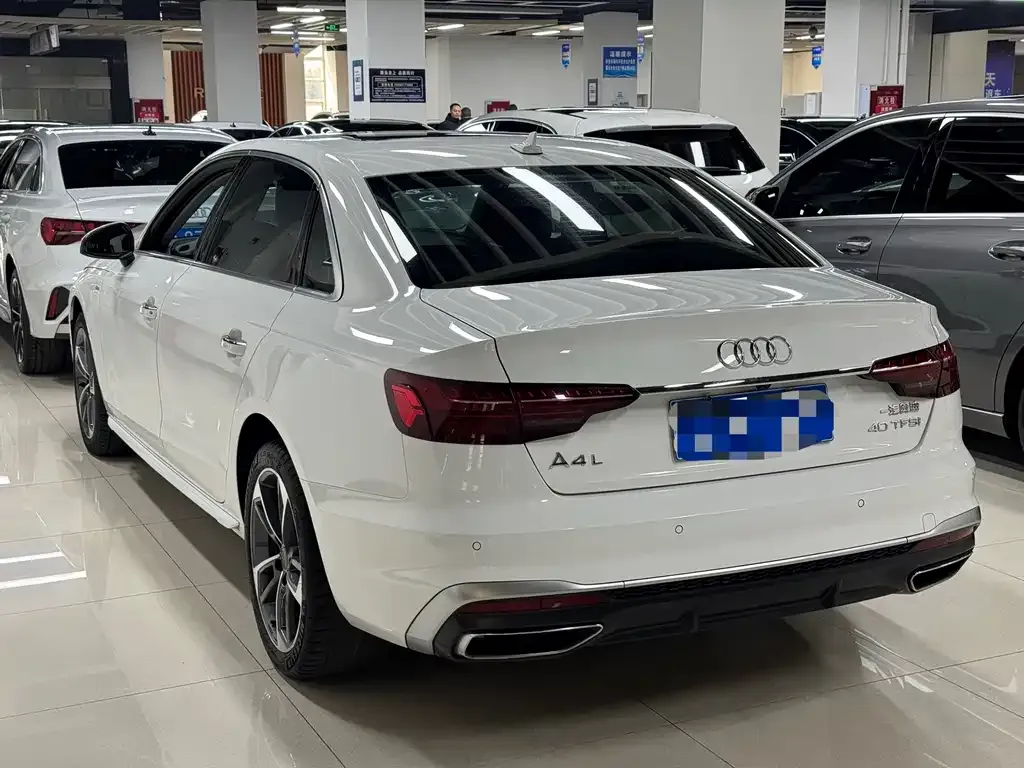 Audi A4L 2021 из CN, фото 4