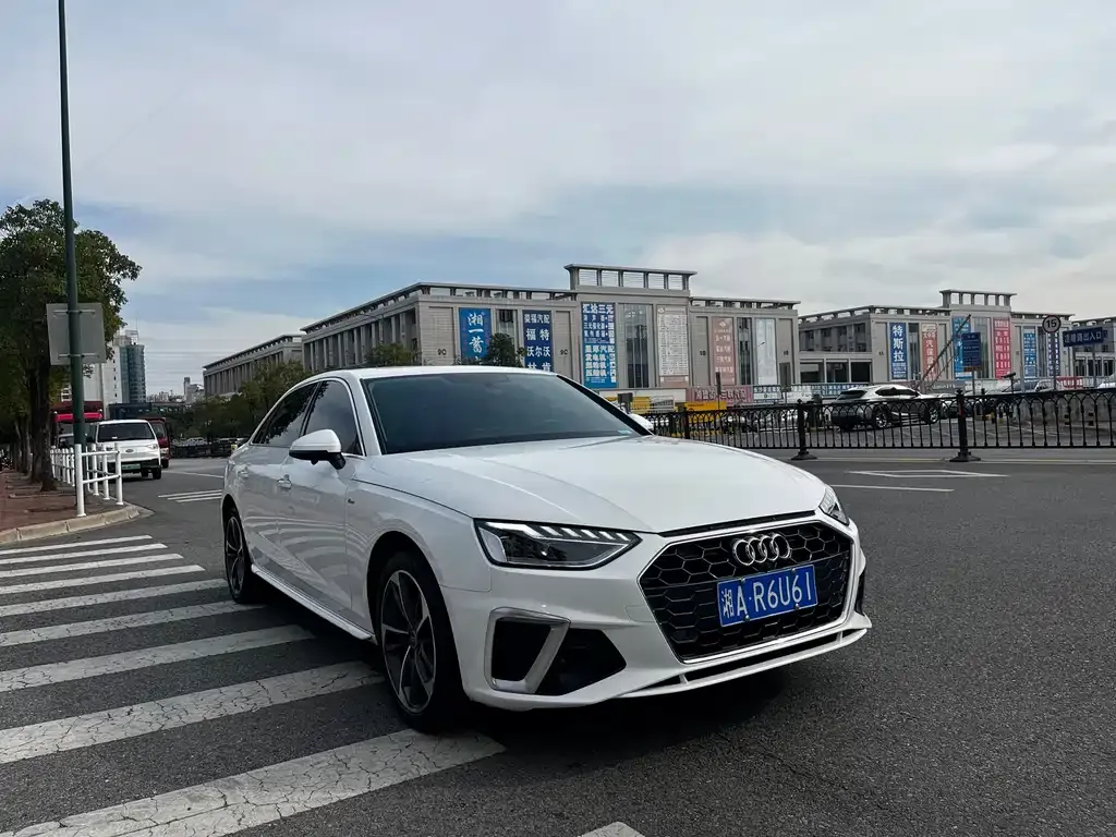 Audi A4L 2022 из CN, фото 1