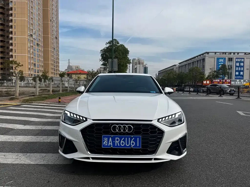 Audi A4L 2022 из CN, фото 2