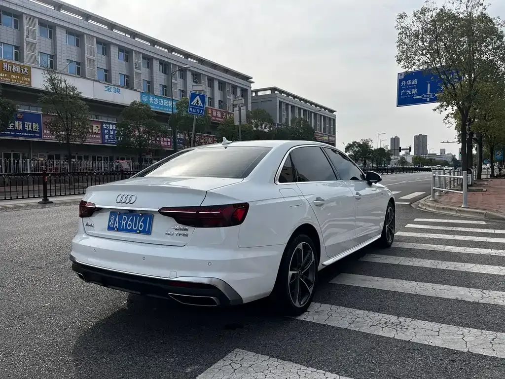 Audi A4L 2022 из CN, фото 5