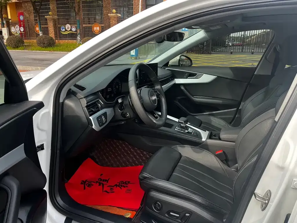 Audi A4L 2022 из CN, фото 6