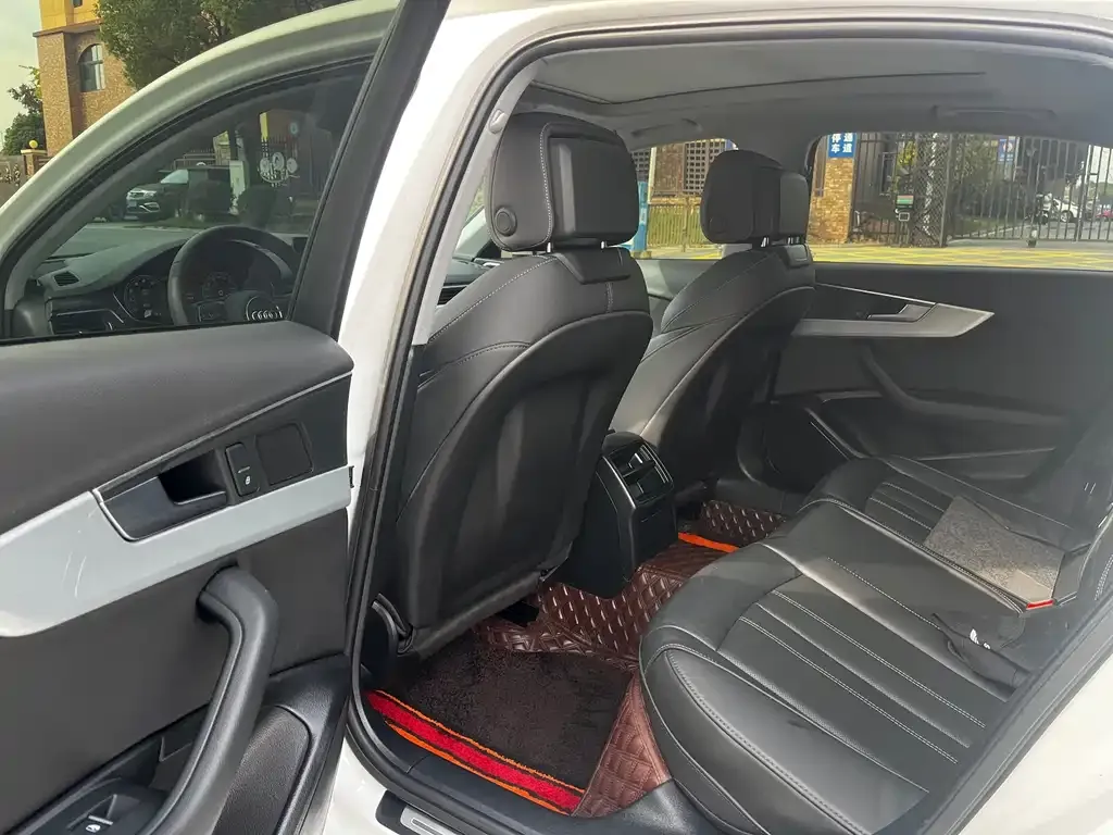 Audi A4L 2022 из CN, фото 7