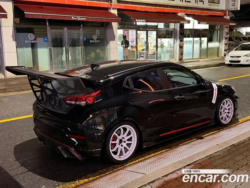 Hyundai Veloster — фото 3
