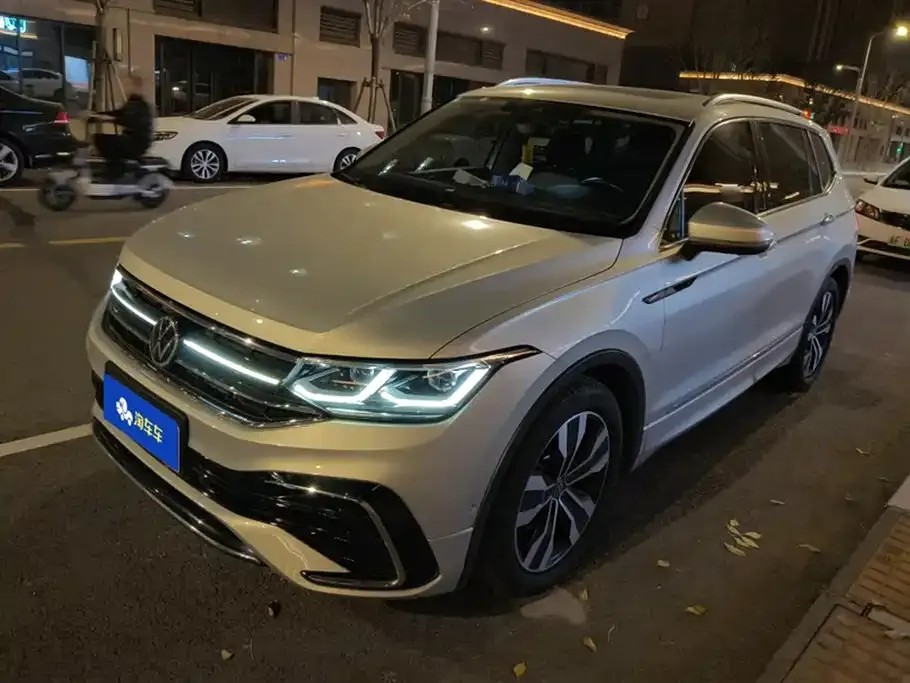 Volkswagen Tiguan L — фото 1